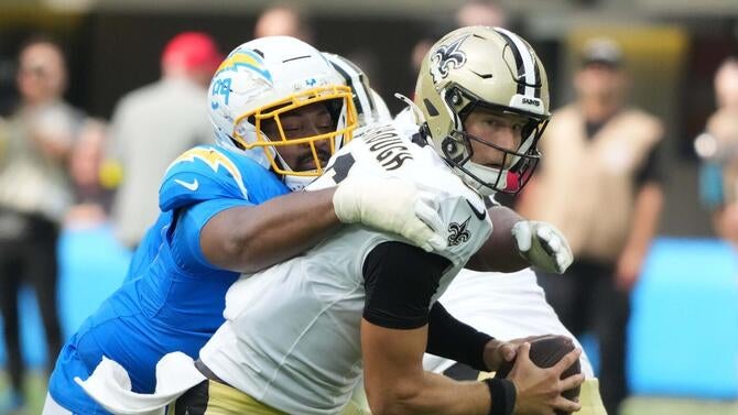 tyler-shough-saints-chargers-cbs-imagn.jpg