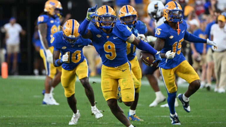 NCAA Football: West Virginia at Pittsburgh