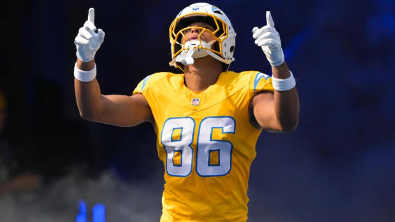 oronde-gadsden-ii-los-angeles-chargers-usatsi.jpg