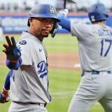 ohtani-mookie-betts-dodgers-g.jpg