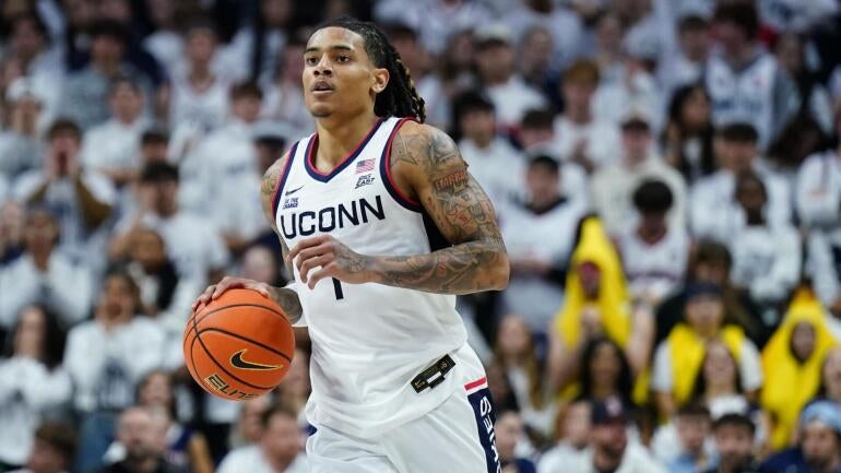 solo-ball-uconn-huskies