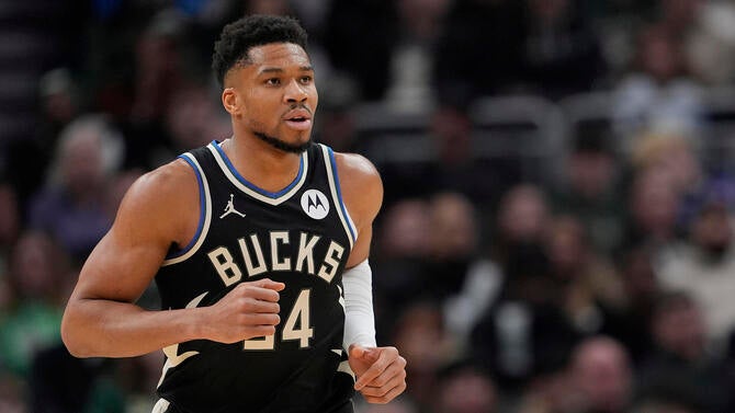 Charlotte Hornets v Milwaukee Bucks