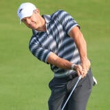 rory-mcilroy-chip-dubai-g.jpg