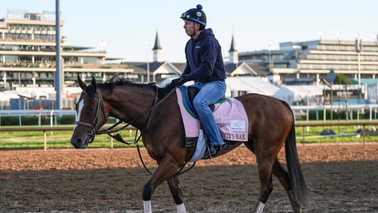percys-bar-horse-racing