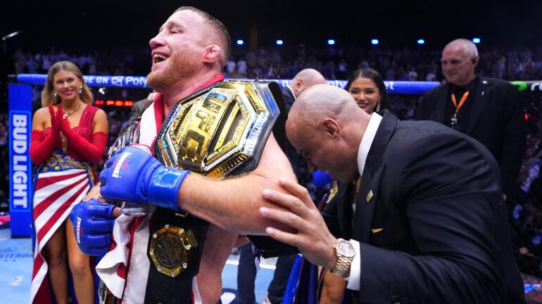 justin-gaethje-belts-flag-smile-white-house.jpg