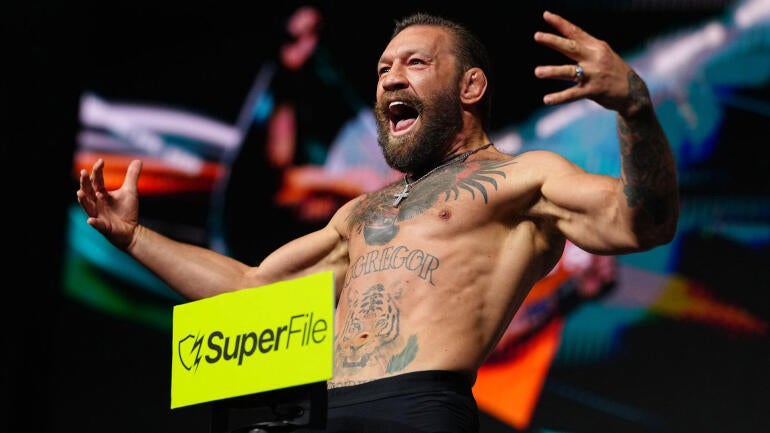 conor-mcgregor-weighins-flex.jpg
