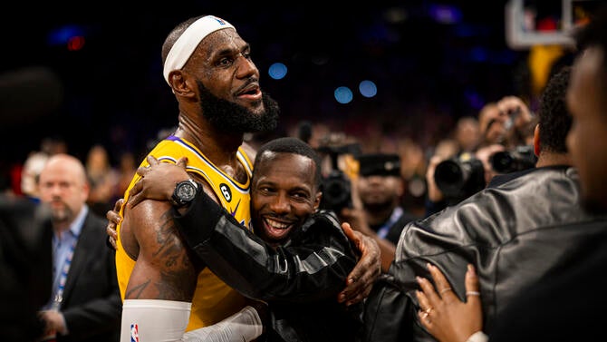 Oklahoma City Thunder v Los Angeles Lakers