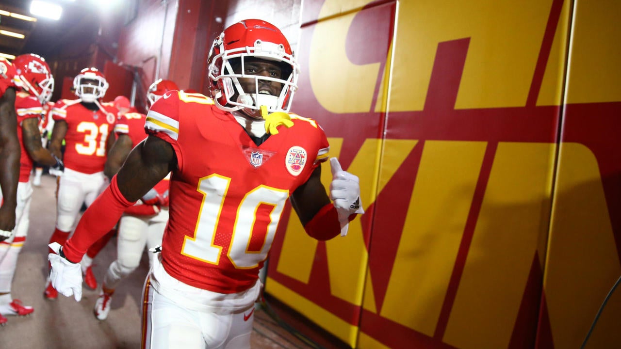 LOOK: Brandon Marshall finally reconnects with Ryan Fitzpatrick