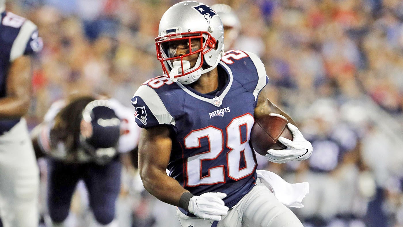 Patriots' James White loses father in fatal car crash, mother in critical condition, per reports