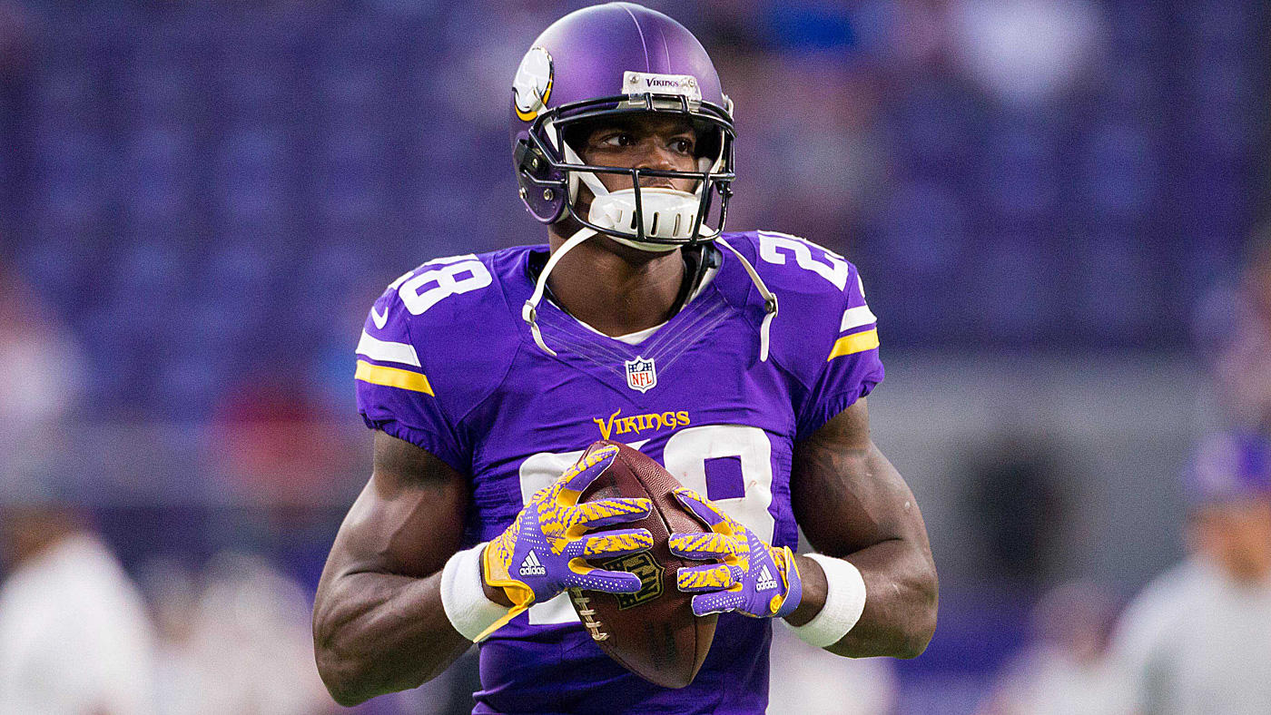 Adrian Peterson omits this Hall of Famer among his top five NFL running backs of all time