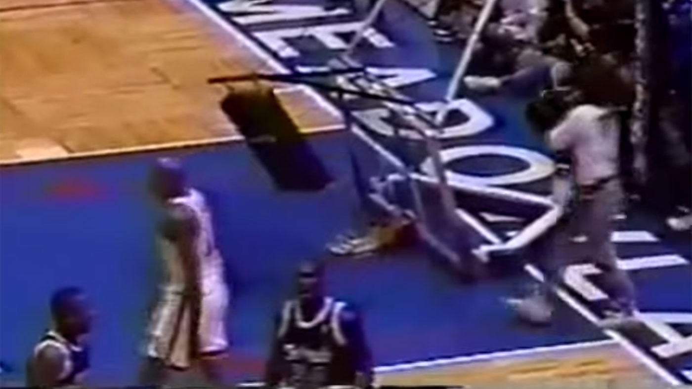 shaq shatters backboard