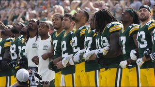 Packers, Bears players lock arms during national anthem and some fans