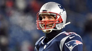 Tom Brady preparing to start AFC championship game with  no glove