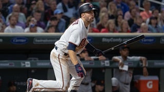 Twins' Brian Dozier on home run tear that puts record in sight
