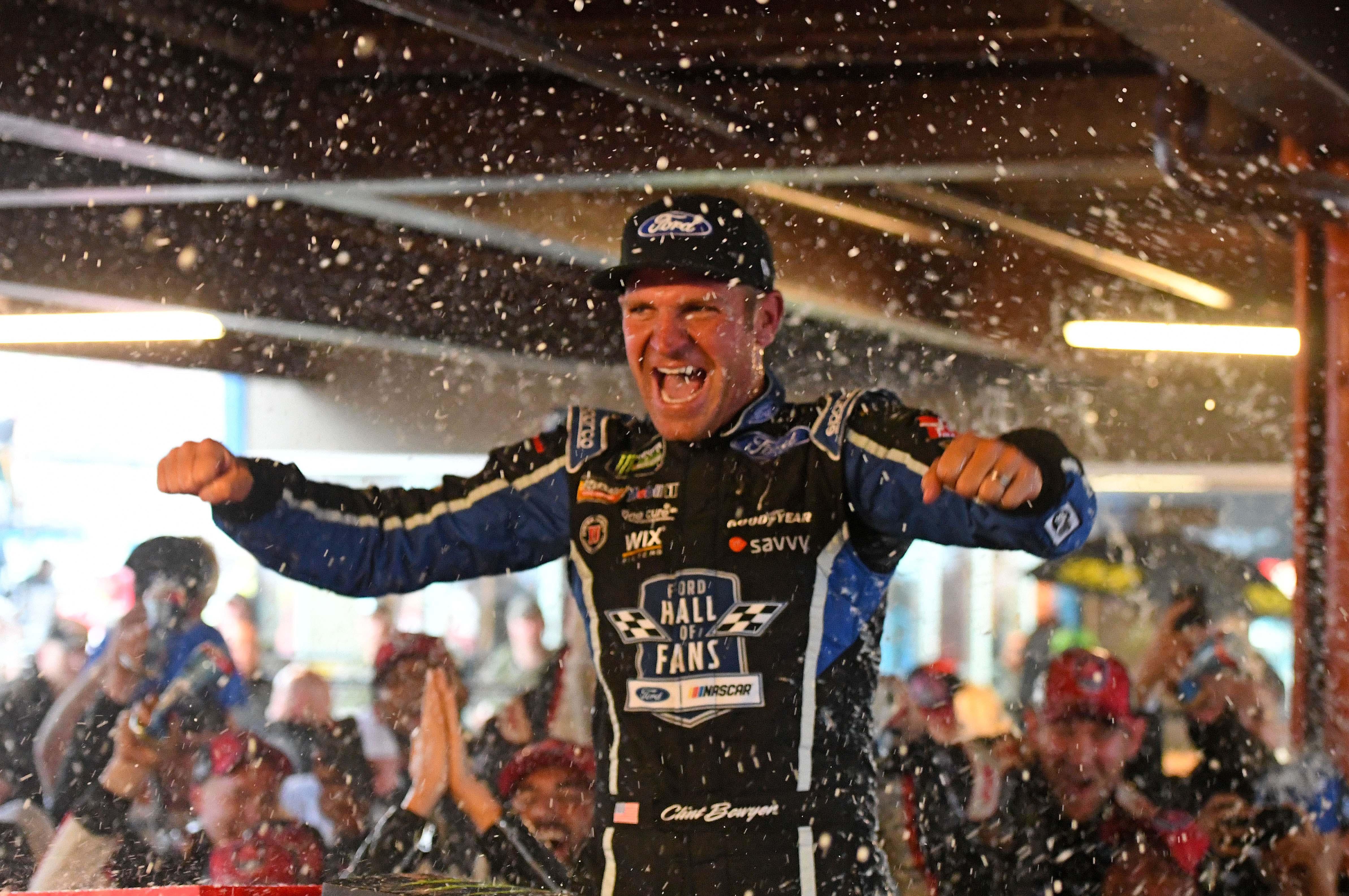 2018 Nascar At Michigan Results Standings Clint Bowyer Wins Rain Shortened Race Cbssports Com