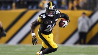 Tampa, Florida, USA. 24th Sep, 2018. Pittsburgh Steelers tight end Vance  McDonald (89) makes the catch and stiff arms Tampa Bay Buccaneers defensive  back Chris Conte (23) then runs down the sideline