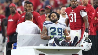 Earl Thomas appears to give Seahawks middle finger while being