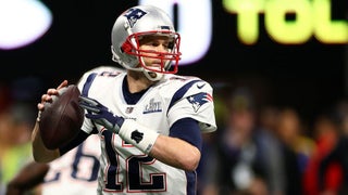 Tom Brady plays catch with Jim Harbaugh during visit to Michigan