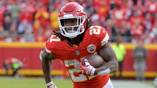 The #Browns are signing their own former RB Kareem Hunt, agreeing