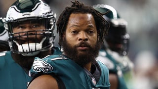 Michael Bennett told Patriots he'll be in the locker room for the