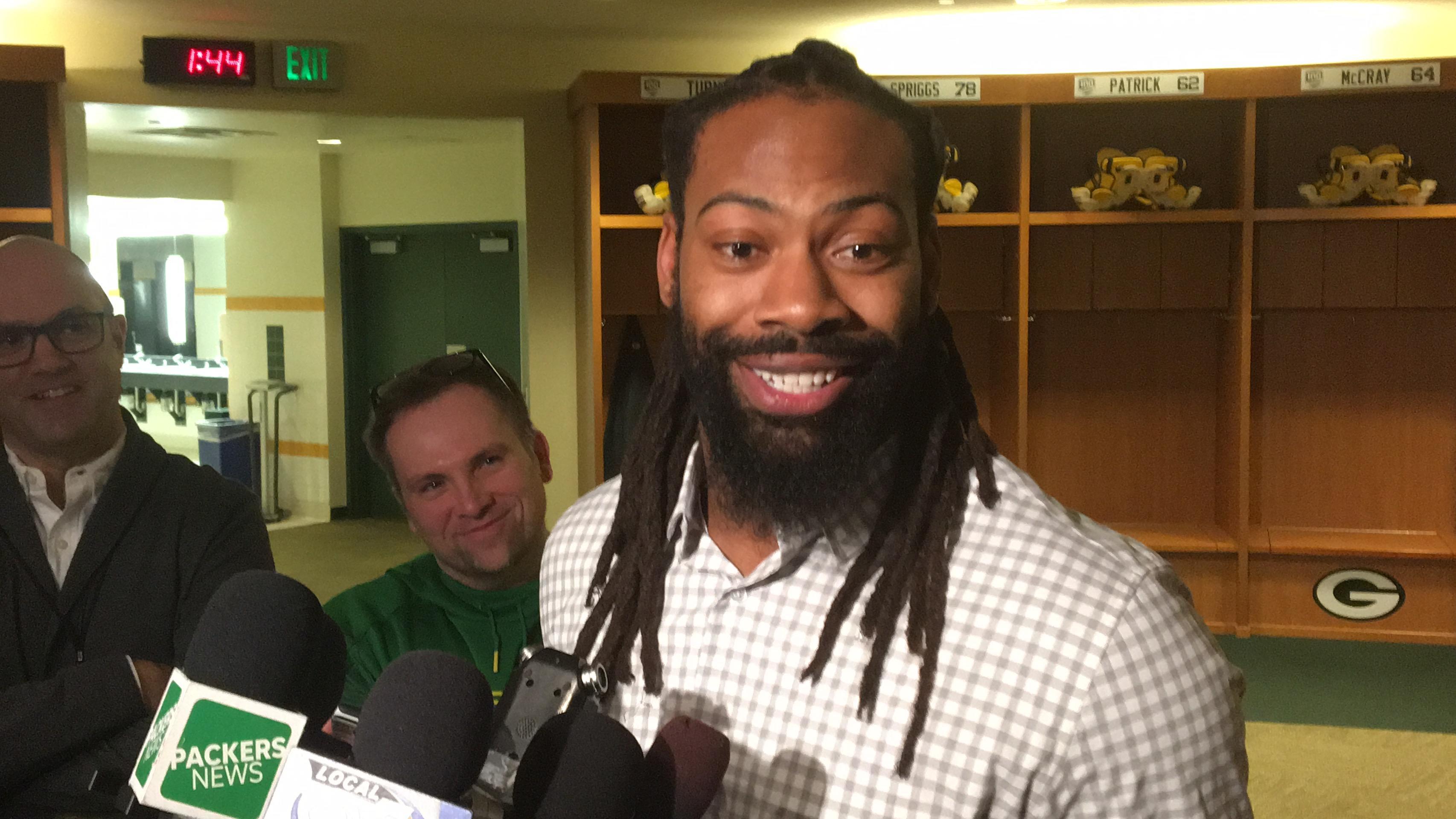 Za'Darius Smith Has Adorable Plan to Honor Mom of Packers' Staffer if He  Gets a Sack Sunday Night