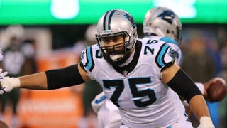 Carolina Panthers: Julius Peppers signs one year deal with team