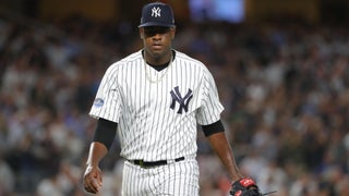 Yankees Mariano Rivera throws first pitches since surgery