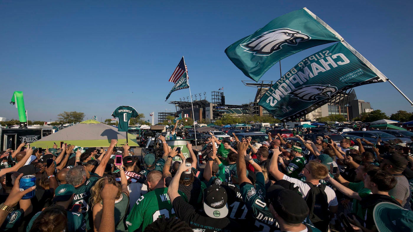 Faces in the crowd: Lots of sad faces, Eagles vs Seahawks