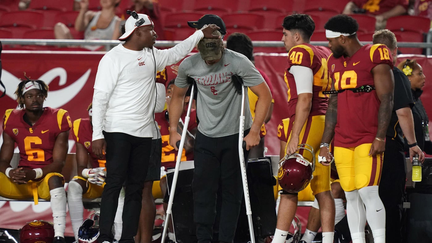 Usc Quarterback Jt Daniels Out For Rest Of Season With Torn Acl