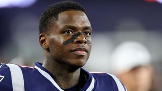 Patriots' Gordon knocked out of TNF with knee injury