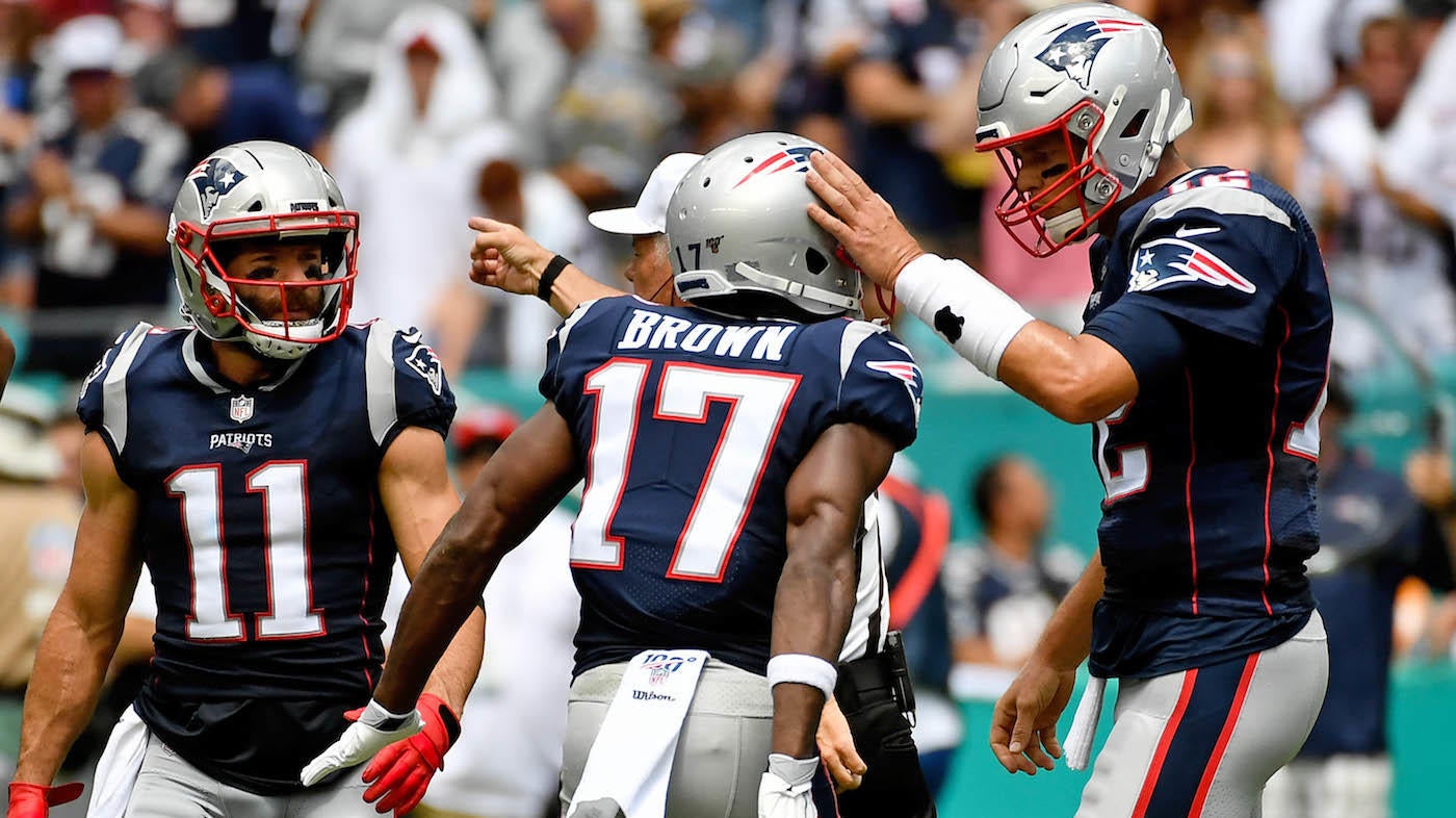 Antonio Brown scores a touchdown as the New England Patriots blow