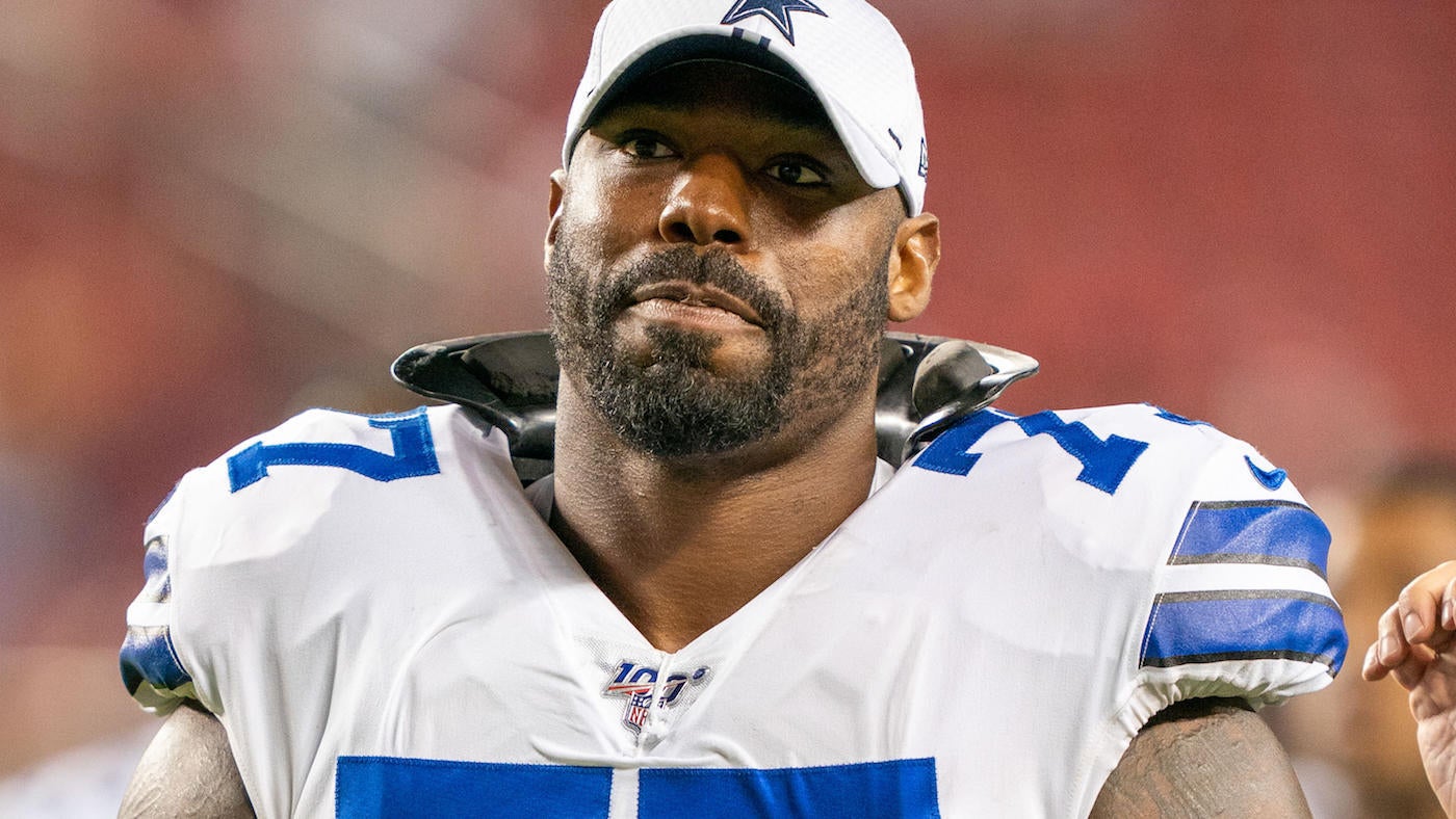 Jerry Jones 'sees' Pro Bowl left tackle Tyron Smith making 2022 season debut at Jaguars this week
