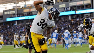 Mason Rudolph of the Pittsburgh Steelers attempts to recover a