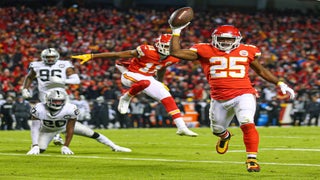 Chiefs roar back to win after Raiders' questionable two-point attempt, NFL