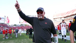 Warren Moon: Colin Kaepernick deserves a chance to play