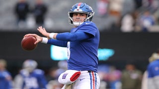Romo says he's happy to be staying with Giants