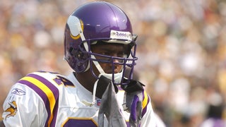 Randy Moss 'back home' with Vikings