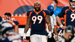 Denver Broncos linebacker Justin Strnad runs drills during the Denver  News Photo - Getty Images