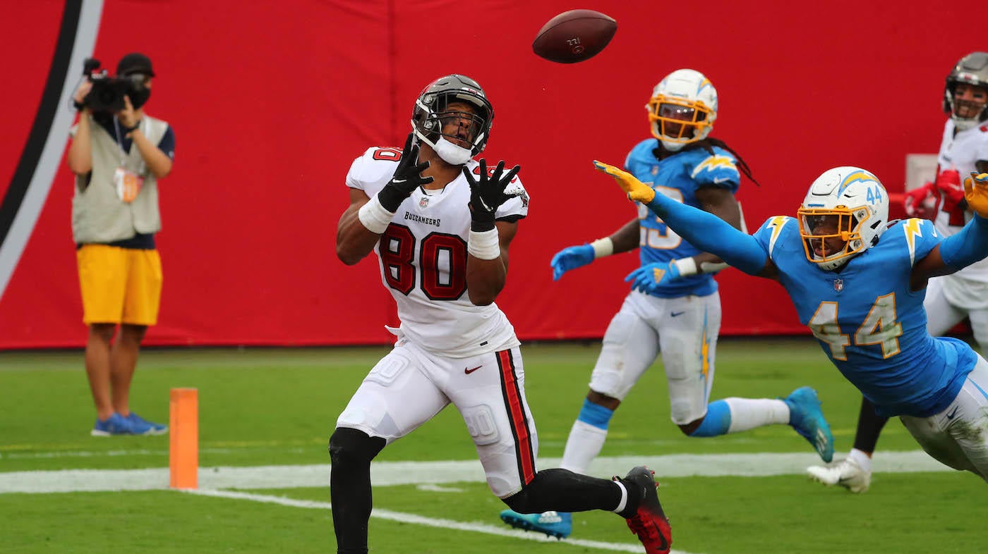 O.J. Howard visiting Bengals, expected to sign with Cincinnati pending physical, per report