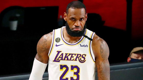 lebron-stupid-look.jpg