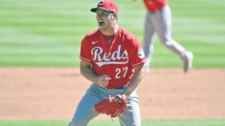 Trevor Bauer dominates to lead Cincinnati Reds to win in doubleheader