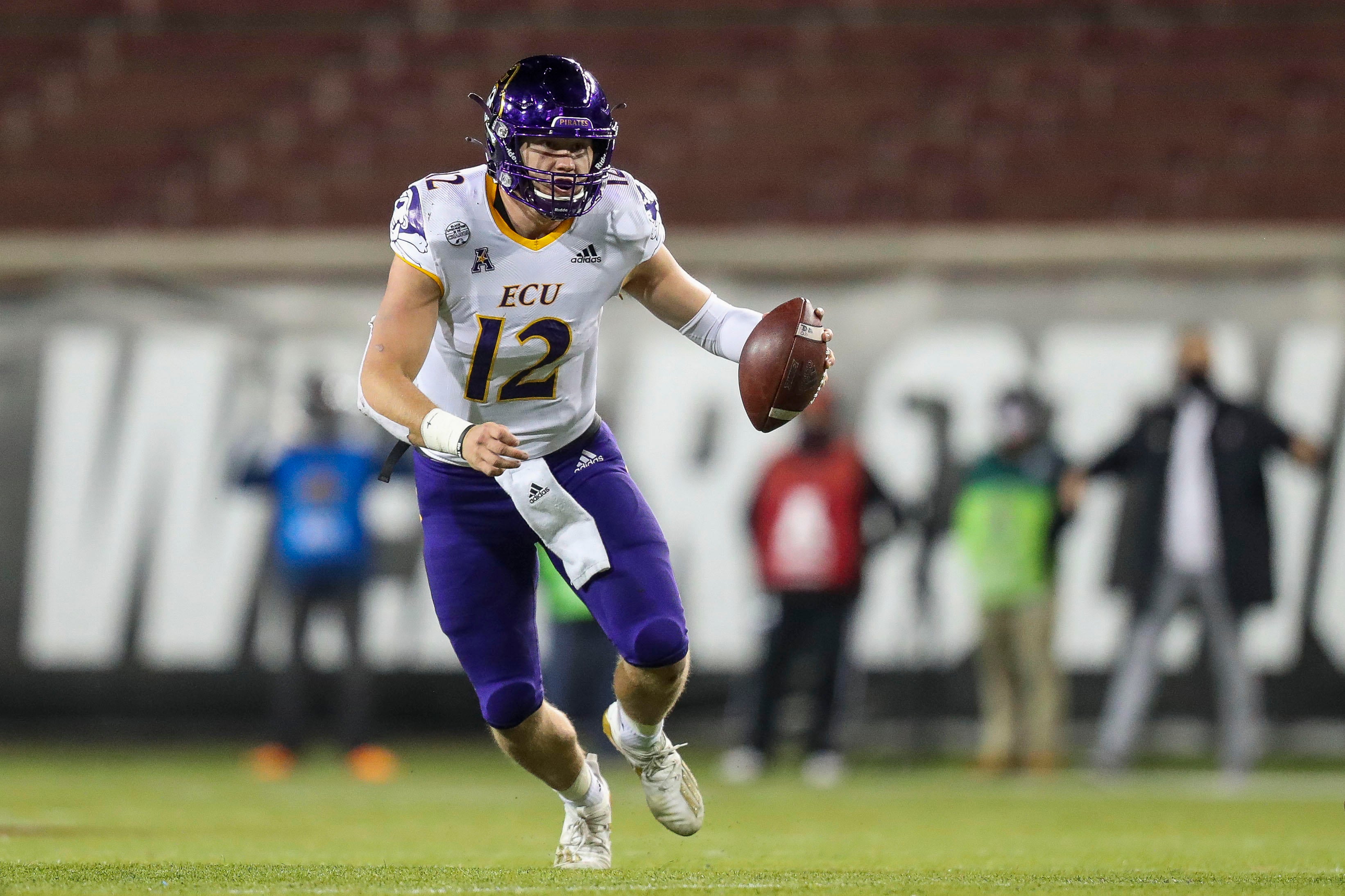 Ecu Qb Holton Ahlers Breaks Down Big Win At Temple Cbssports Com Ecu Qb Holton Ahlers Breaks Down Big Win At Temple Cbssports Com