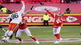 Backup QB Chad Henne SAVES THE CHIEFS & Surprises Everyone With Throw to  Tyreek Hill To Seal Game 