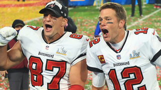 Yes, A Rogue Fan Ran Onto the Super Bowl Field