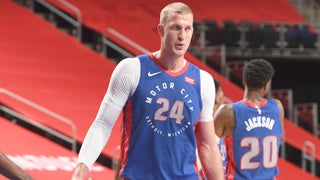 Nets vs. Pistons: Mason Plumlee really pulled out a wild dribble move