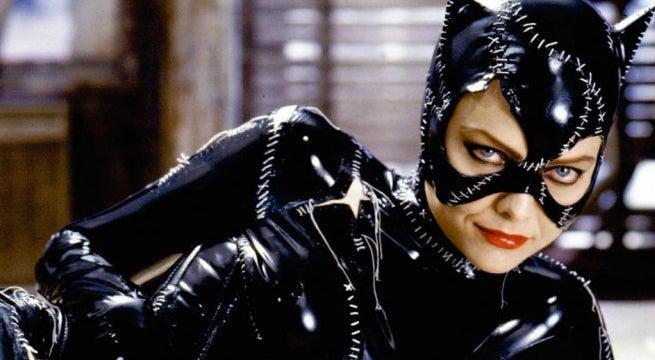 el primero abrazo pivote Batman Returns: Michelle Pfeiffer Made A Crucial Change To The Catwoman  Costume