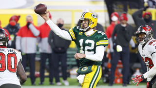 Green Bay Packers: Brett Favre suggests Aaron Rodgers can play