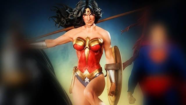 Wonder Woman: Saving the Day Premium Format Figure by Sideshow