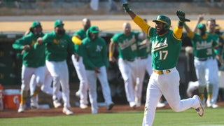 Mark Canha walks it off for Athletics in 11th