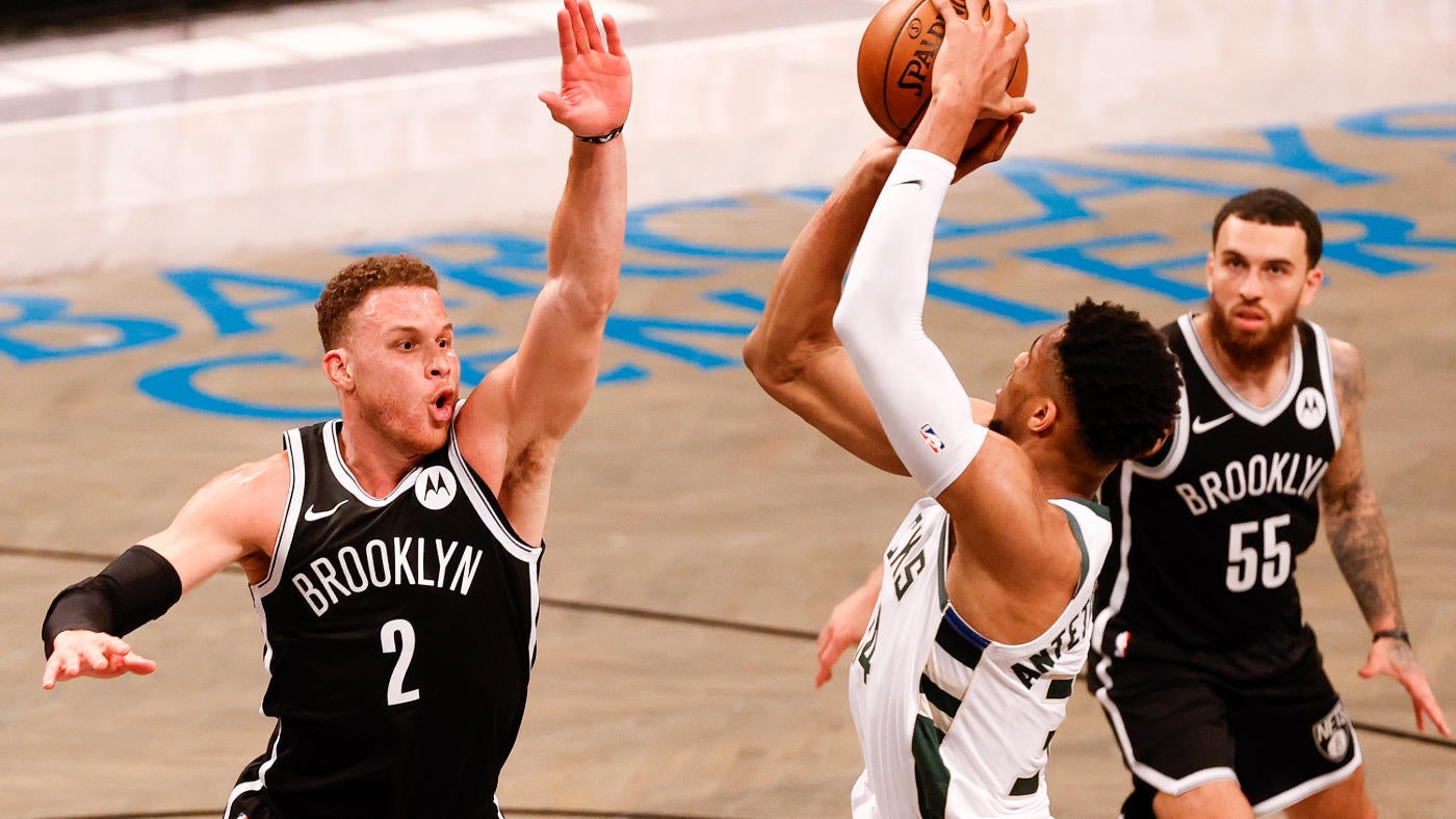 Giannis Antetokounmpo jumper